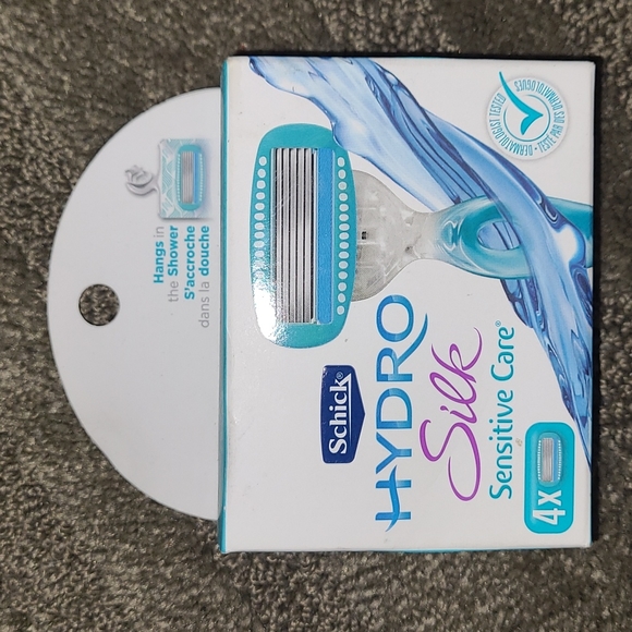 🆕️Shave Cream and Razor Bundle - Picture 7 of 9